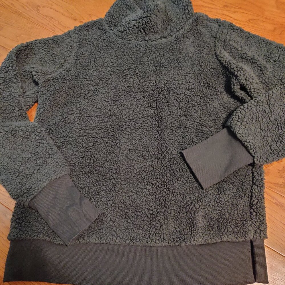 Gaiam Sherpa turtleneck sweatshirt, size small